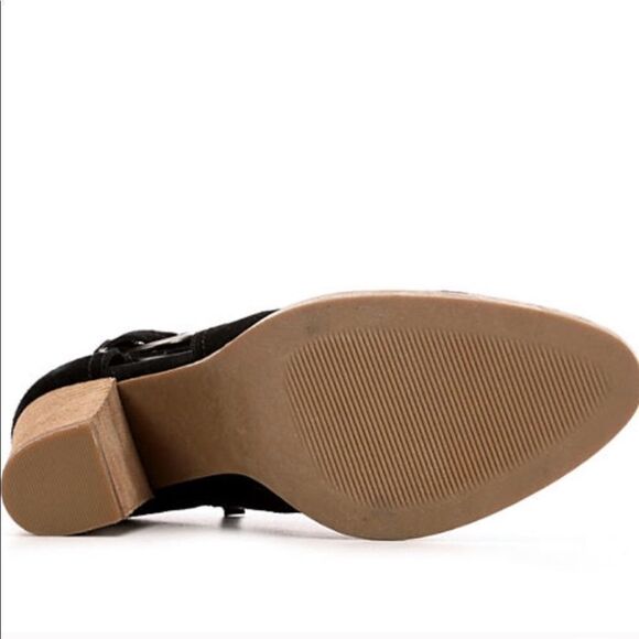 BLACK BOOTIES - Picture 3 of 3